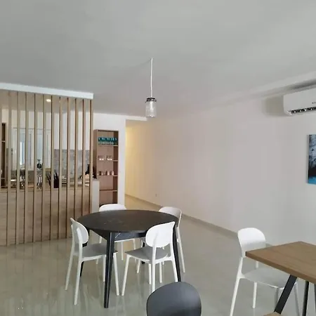 Aqua Marine Apt.6 - Entire Unit Lejlighed *