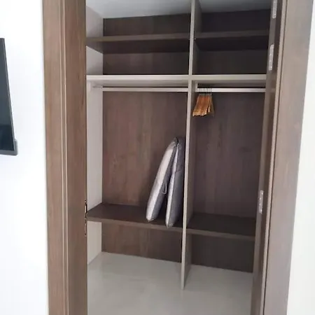 Aqua Marine Apt.6 - Entire Unit Lejlighed