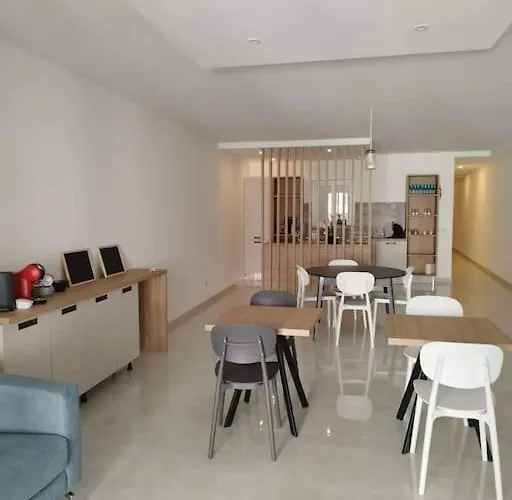 Aqua Marine Apt.6 - Entire Unit *