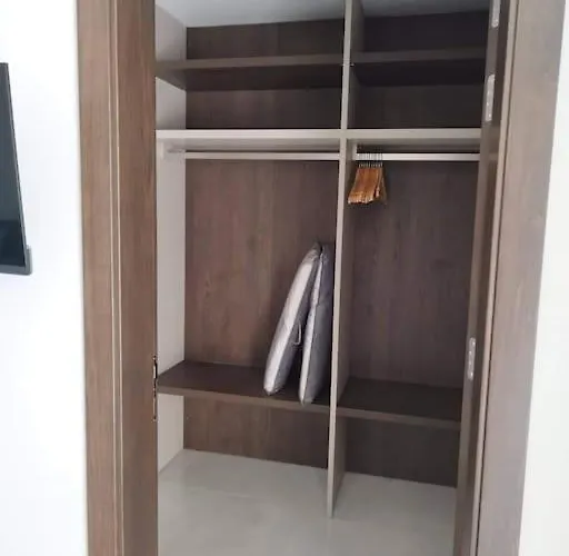 Aqua Marine Apt.6 - Entire Unit 公寓