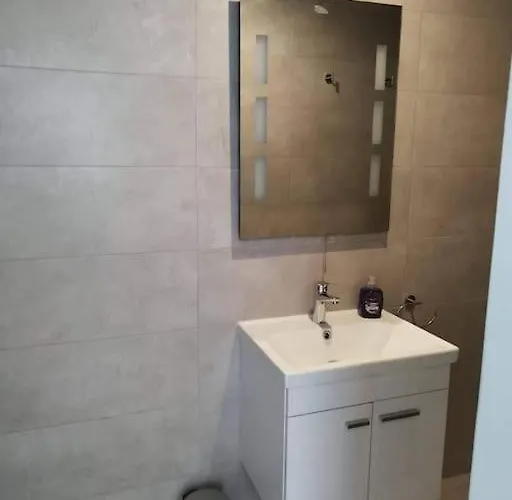 Aqua Marine Apt.6 - Entire Unit