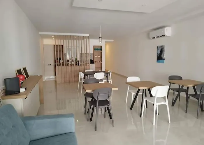 Aqua Marine Apt.6 - Entire Unit 公寓